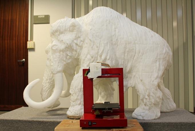 За гранью области 3D печати: 3D-печатный мамонт в музее.